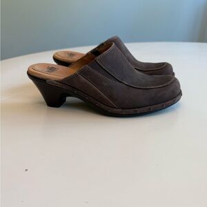 SOFFT Brown Leather Clogs with Studded Details